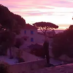 Dom wakacyjny Mes Maisons A La Pinede